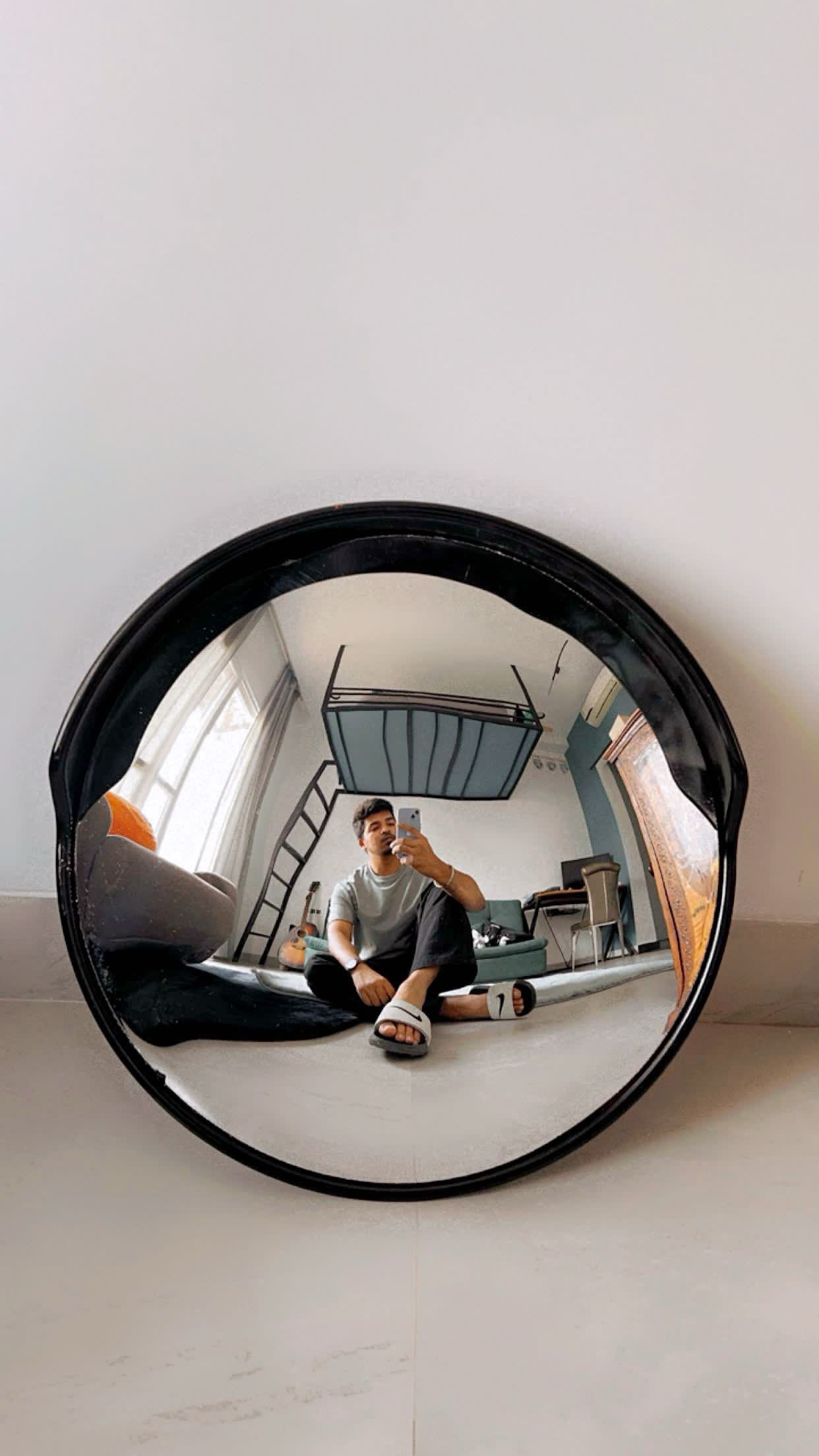 Aesthetic traffic mirror (black)